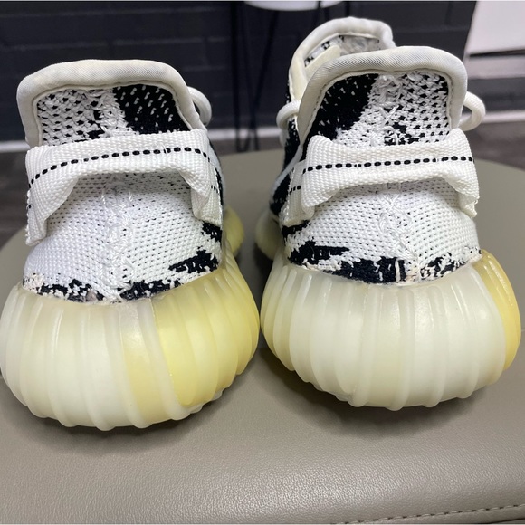 ✨YEEZY BOOST 350 V2 ADIDAS ORIGINALS - 8.5 women - Picture 8 of 10